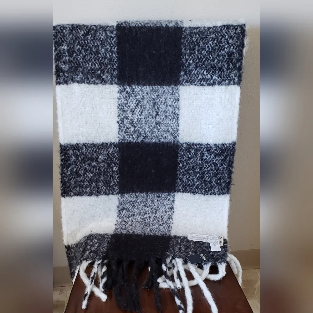 NWT Hollister Black & White Oversized Super Soft Blanket Scarf